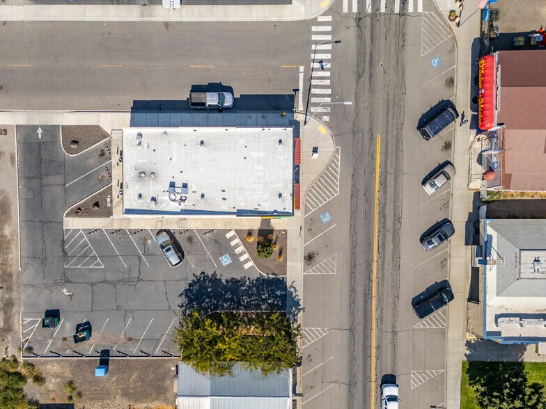More Photos Of 515 9th St, Benton City Drugstore For Lease