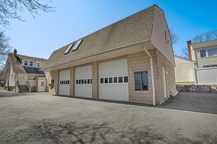 More Photos Of 215 River Road Ext, Cos Cob Office For Lease