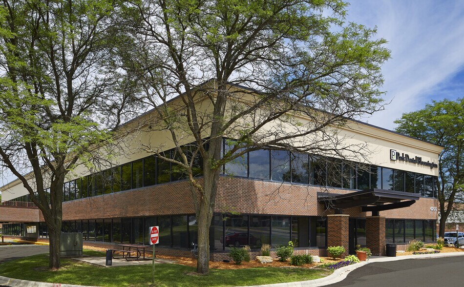 More Photos Of 4200 W Old Shakopee Rd, Bloomington Office For Lease