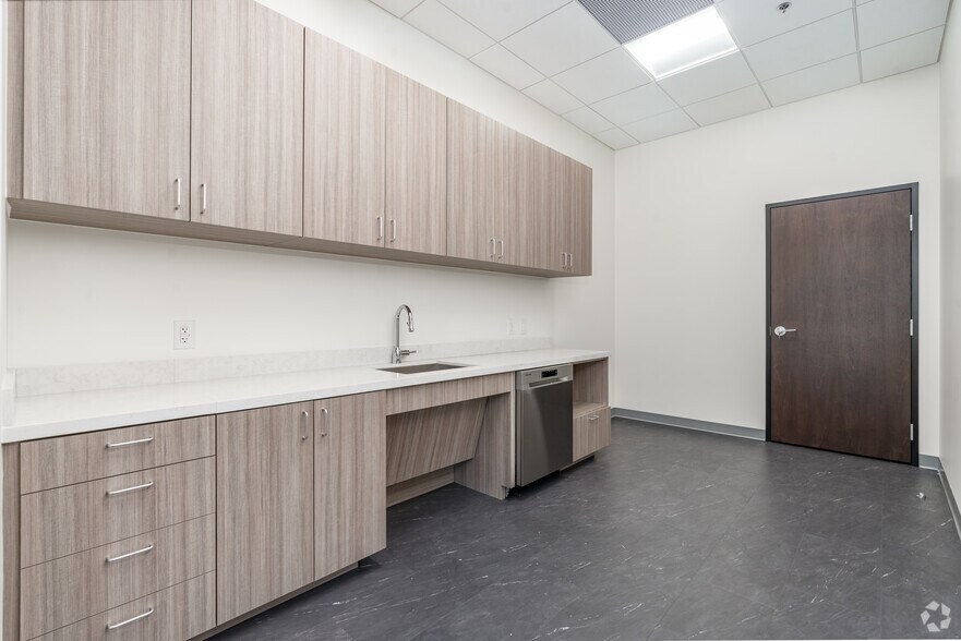 More Photos Of 3411 Mingo Rd, Denton Unknown For Lease