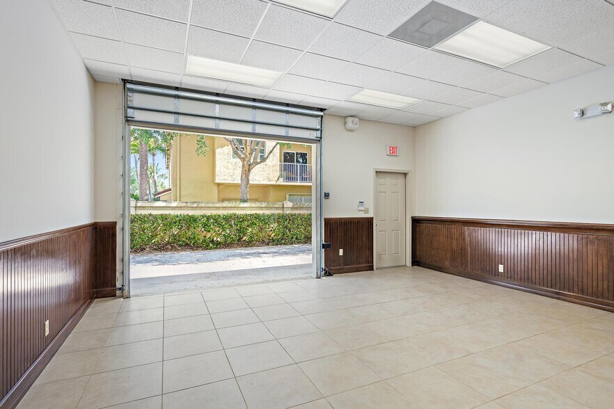 More Photos Of 212 N U.S. Hwy 1, Tequesta Warehouse For Lease