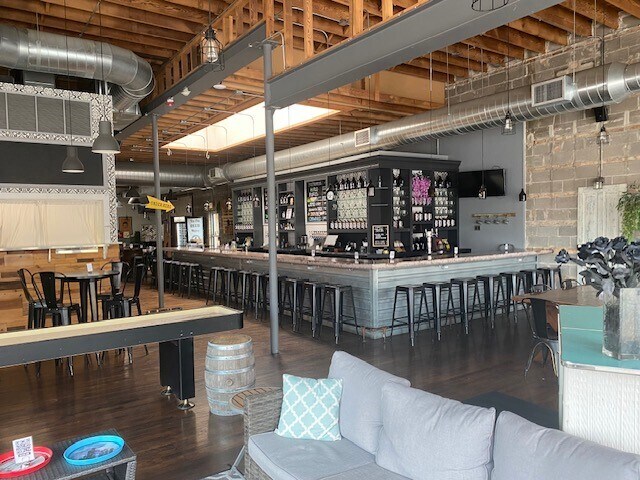 More Photos Of 7700 W Madison St, Forest Park Flex For Lease