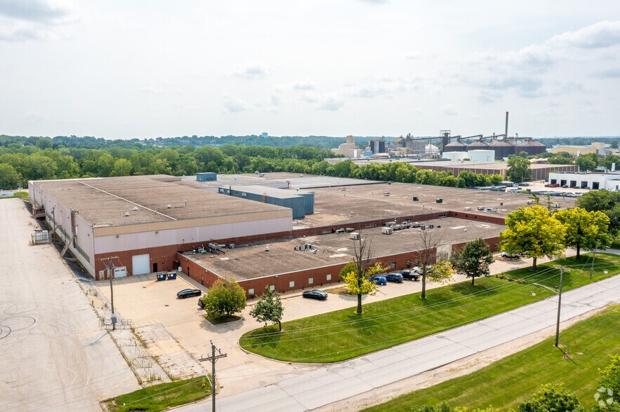 More Photos Of 3811 Dixon St, Des Moines Industrial For Lease