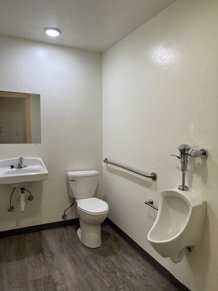 More Photos Of 202 Main St, Stevensville Storefront Retail Office For Lease