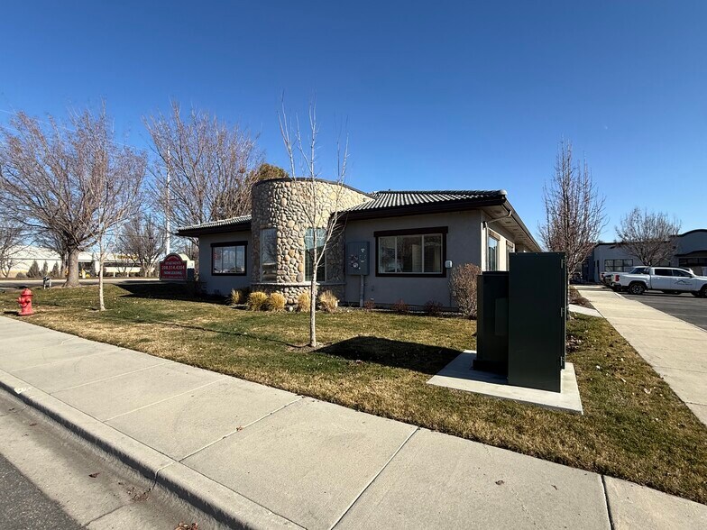 More Photos Of 1921 E Overland Rd, Meridian Office For Lease