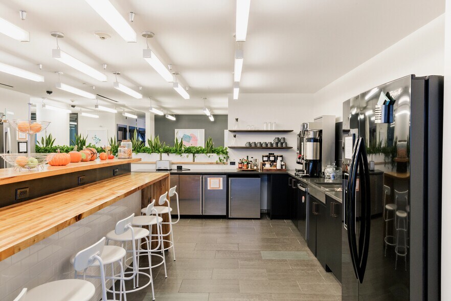 More Photos Of 261 Madison Ave, New York Coworking Space