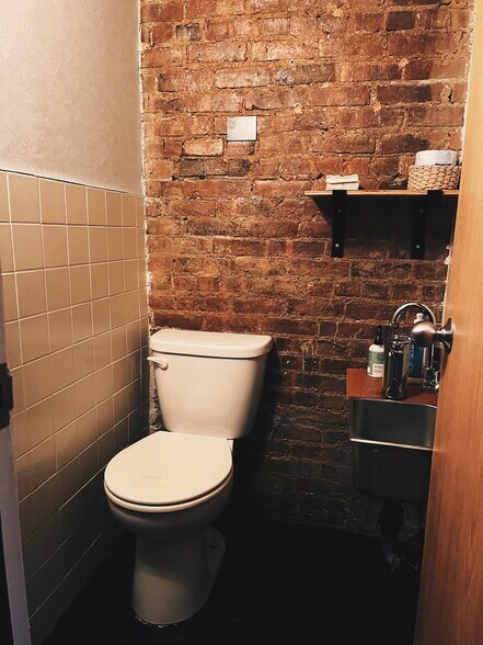 More Photos Of 566 Amsterdam Ave, New York Multifamily For Sale