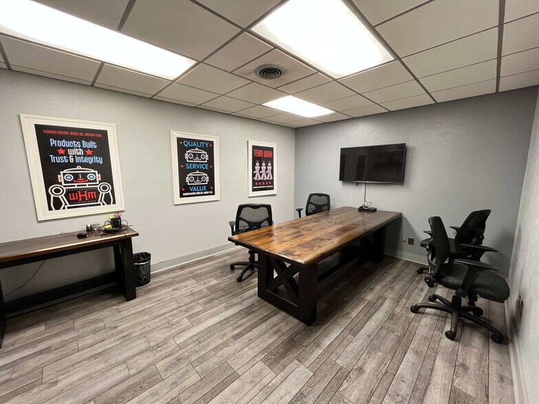 More Photos Of 4120 Billy Mitchell Dr, Addison Distribution For Lease