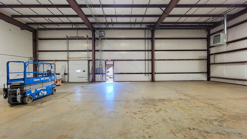 More Photos Of 6 Little Brook Rd, Wareham Warehouse For Lease