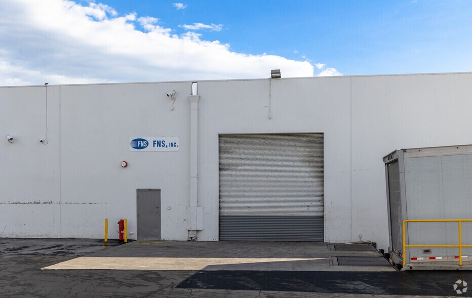 More Photos Of 16105 Gundry Ave, Paramount Manufacturing For Sale