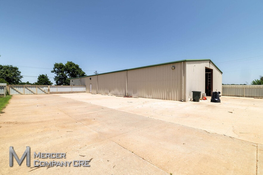 More Photos Of 10108 NW 10th St, Yukon Warehouse For Sale