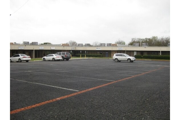 More Photos Of 951 W Pipeline Rd, Hurst Office For Lease