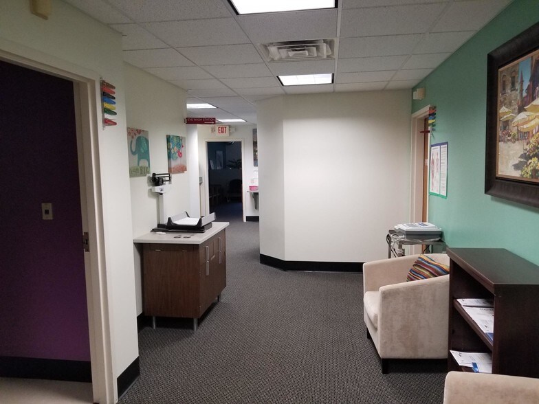 More Photos Of 420 Whitehall Rd, Muskegon Storefront Retail Office For Lease