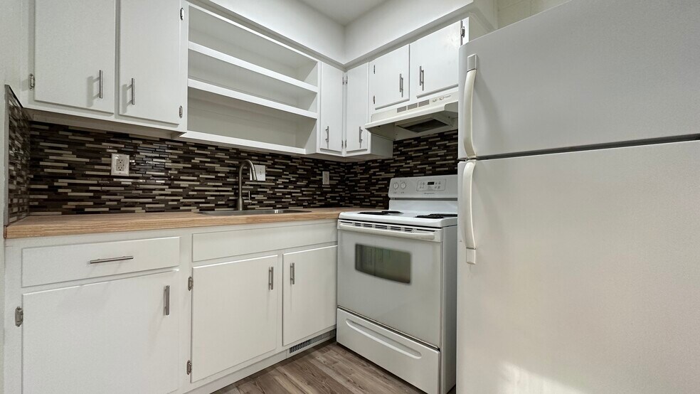More Photos Of 326 W Kenwood Dr, Bloomington Apartments For Sale