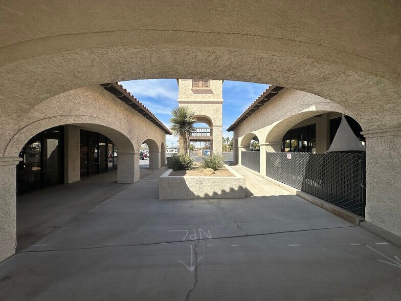 More Photos Of 1850-1870 Mcculloch Blvd N, Lake Havasu City General Retail For Sale