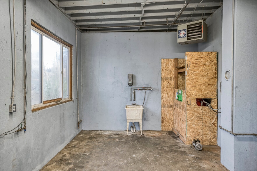 More Photos Of 452 SE Main St, Willamina Auto Repair For Sale