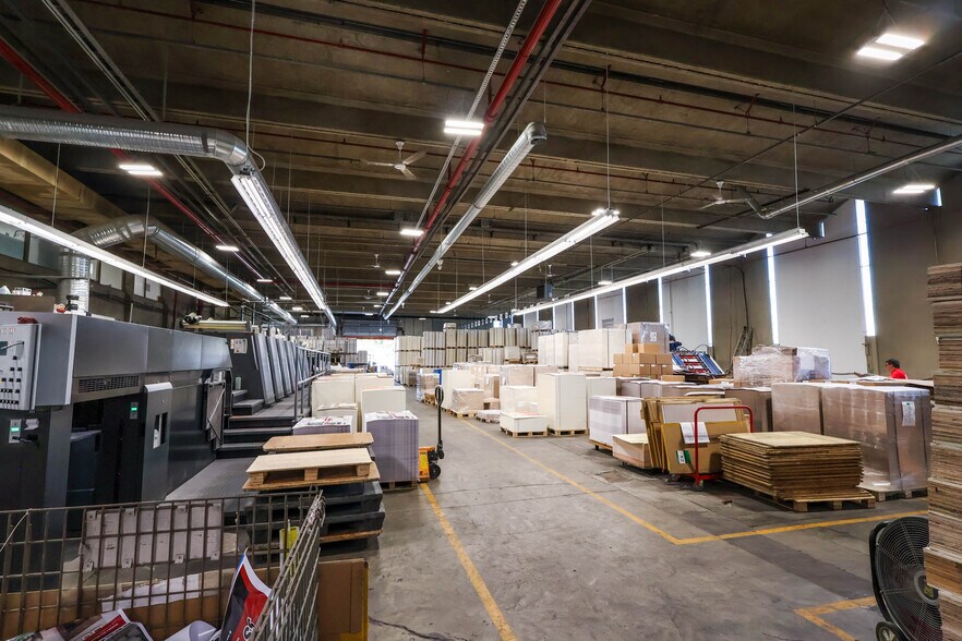 More Photos Of 125 W 71st Ave, Vancouver Warehouse For Lease