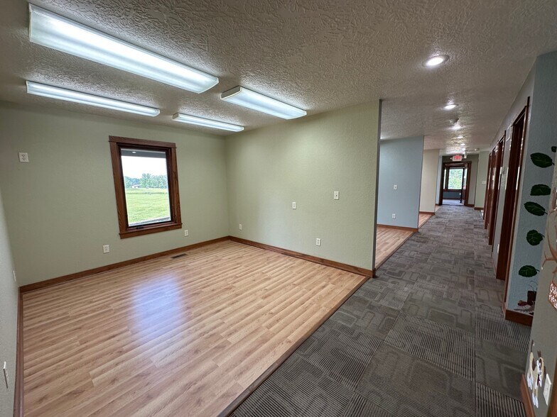 More Photos Of 820 W Summit St, Winterset Medical For Sale