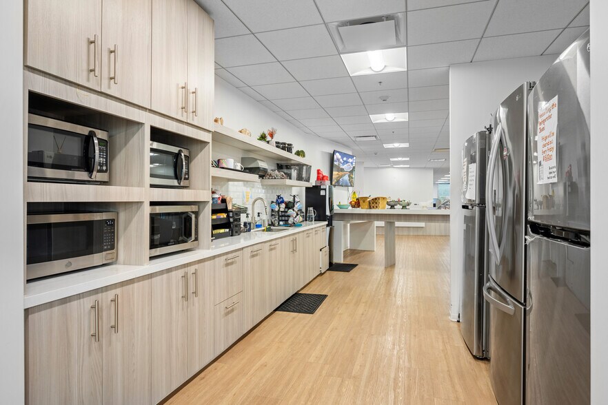 More Photos Of 301 N Lake Ave, Pasadena Office For Lease