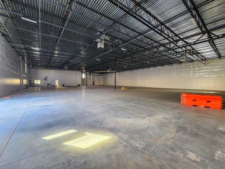 More Photos Of 350 S Hamilton Ct, Gilbert Warehouse For Lease