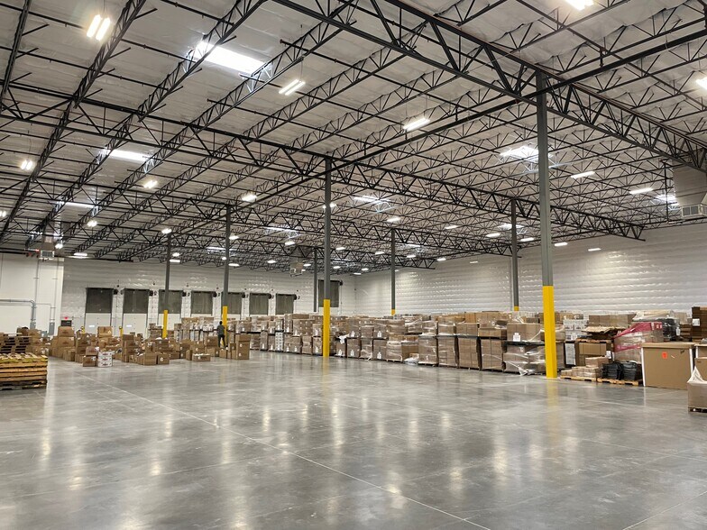 More Photos Of 13685 W Test Dr, Goodyear Distribution For Lease