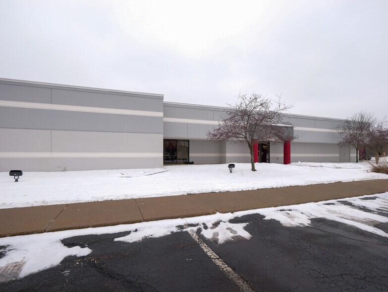 More Photos Of 2321 W Grand Ave, Wisconsin Rapids Office For Sale