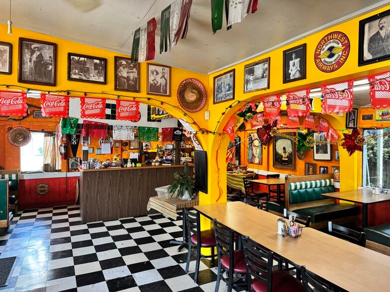 More Photos Of 703 S 75th St, Houston Restaurant For Sale