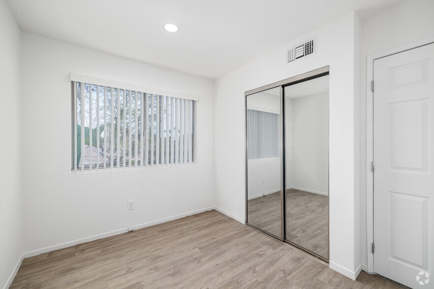 More Photos Of 4406 Cahuenga Blvd, Toluca Lake Apartments For Sale