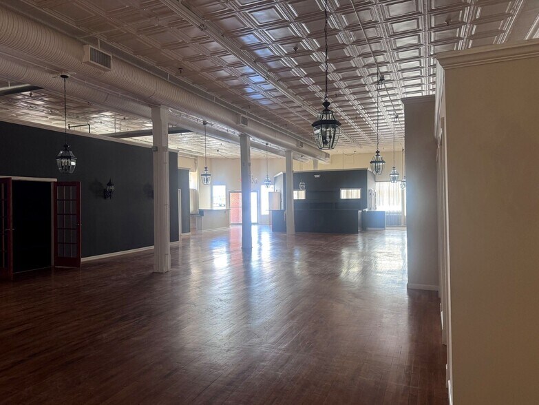 More Photos Of 131 Bradford St, Gainesville Storefront Retail Office For Lease