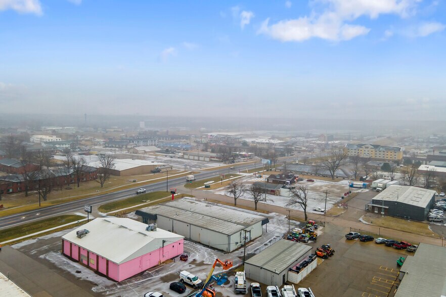 More Photos Of 3050 6th St SW, Cedar Rapids Warehouse For Sale
