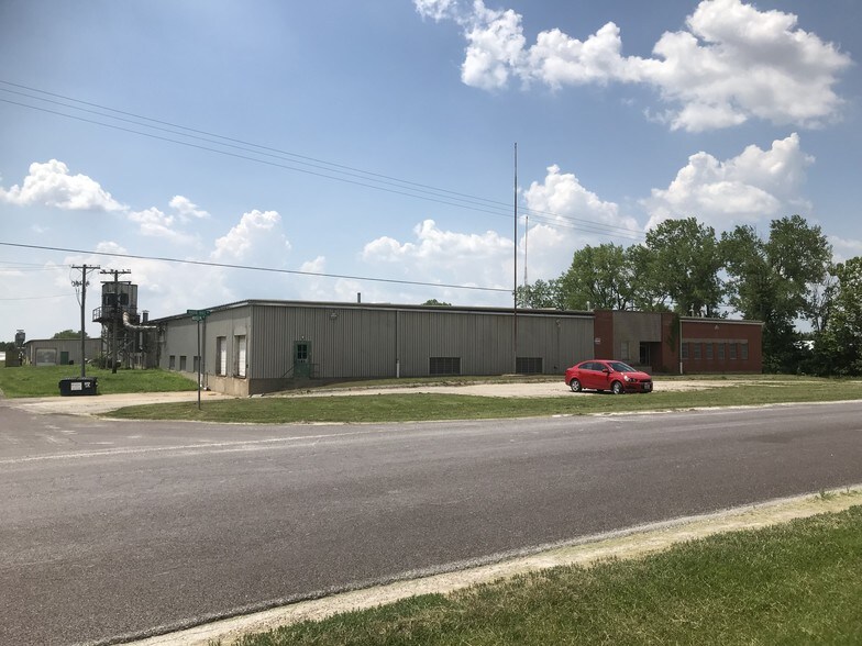 More Photos Of 1615 Radio Hill Rd, Boonville Warehouse For Lease