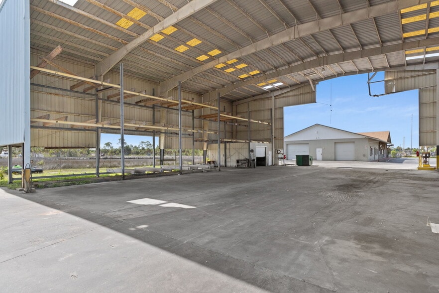 More Photos Of 5000 Calienta St, Hernando Beach Marina For Sale