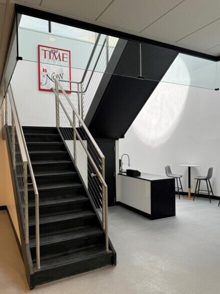 More Photos Of 26 Harbor Park Dr, Port Washington Flex For Sale