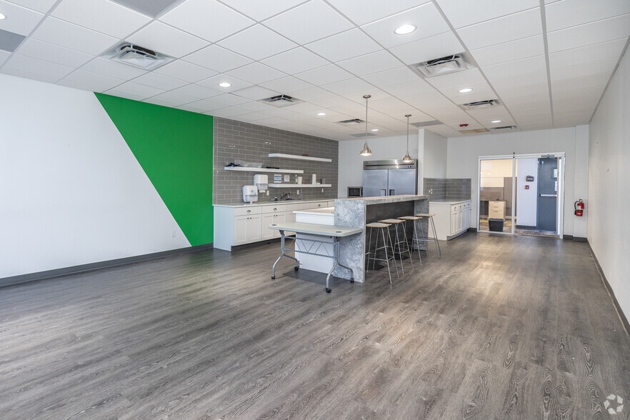 More Photos Of 3733 University Blvd W, Jacksonville Office For Lease