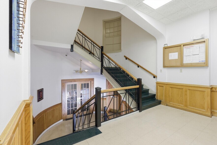 More Photos Of 117 E 4th St, Joplin Office For Sale