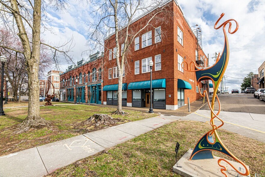 More Photos Of 16 Emory Pl, Knoxville Office Residential For Sale