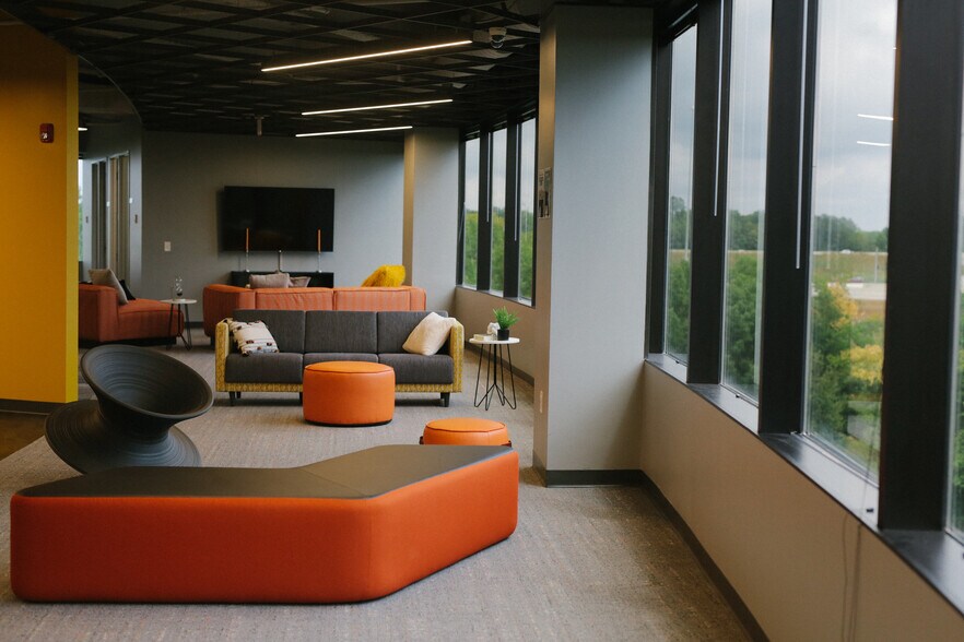 More Photos Of 10201 N Illinois St, Indianapolis Office For Lease