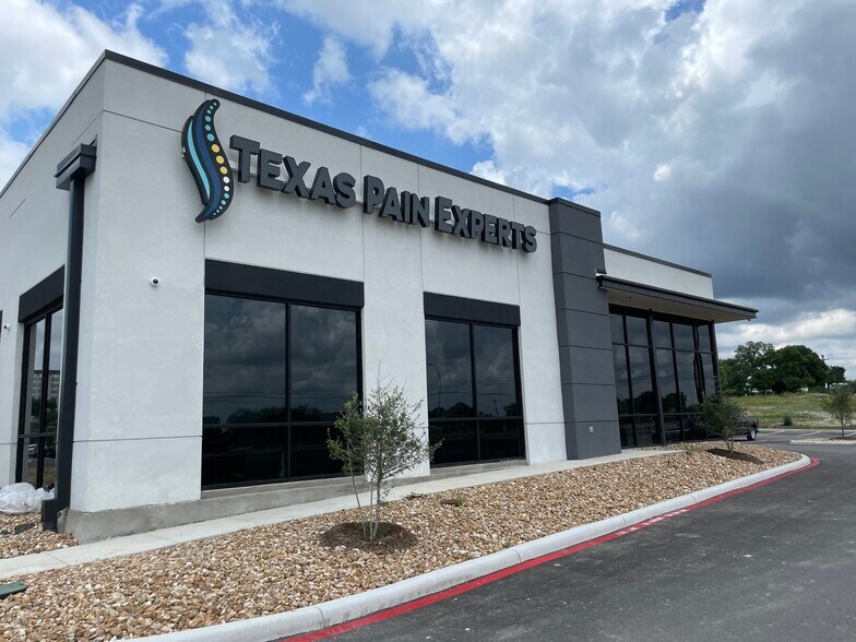 More Photos Of 3202 Cherry Ridge Dr, San Antonio Medical For Lease