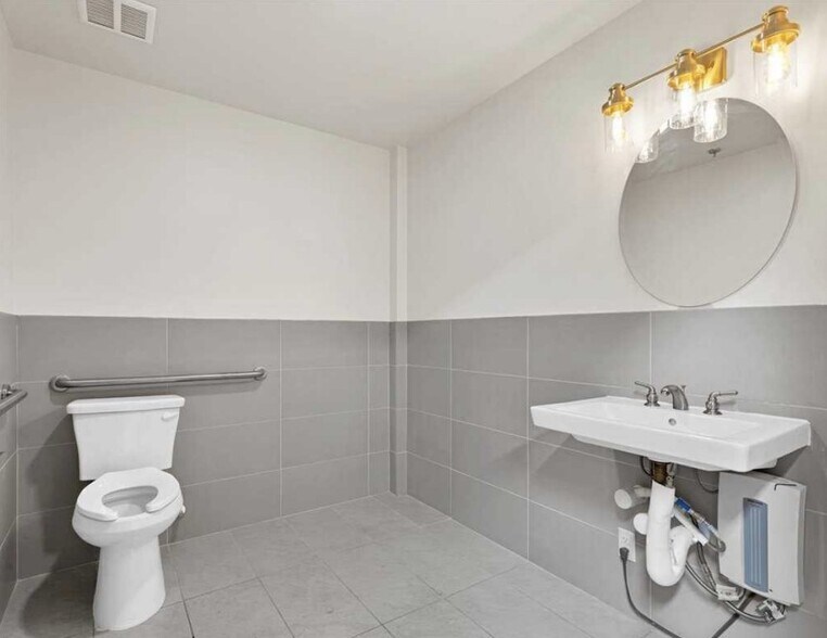 More Photos Of 2100 Double Creek Dr, Round Rock Warehouse For Lease