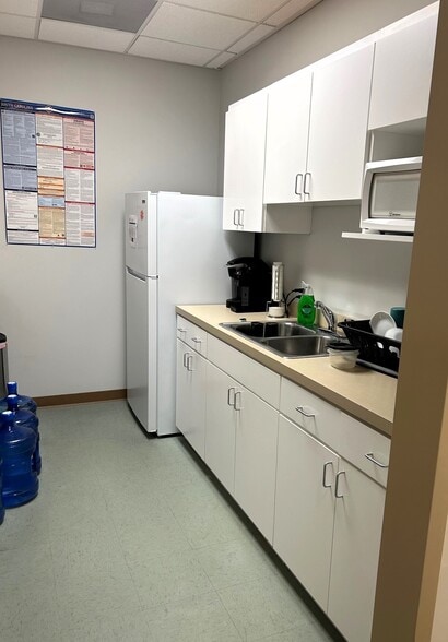 More Photos Of 497 Bramson Ct, Mount Pleasant Office For Lease