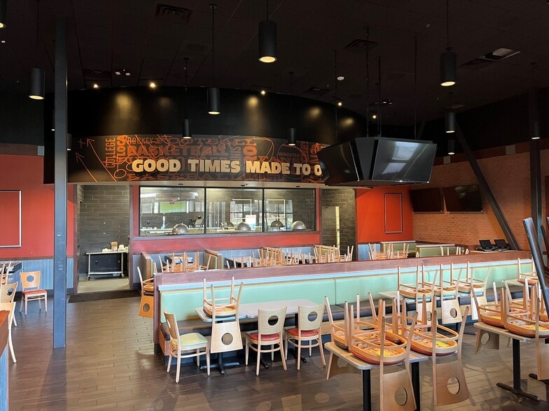 More Photos Of 2150 E Lamar Blvd, Arlington Unknown For Lease