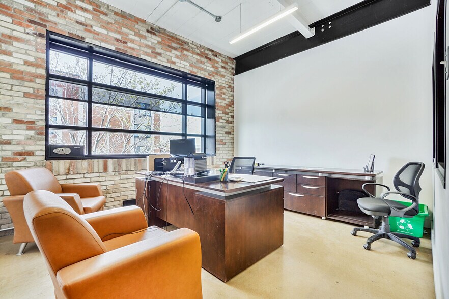 More Photos Of 7887-7889 Boul Saint-Laurent, Montréal Office For Lease