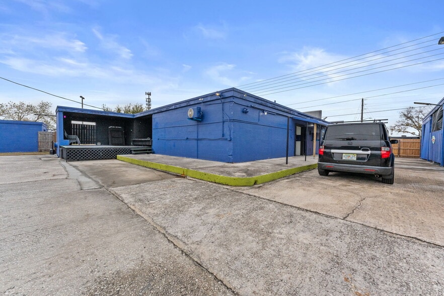 More Photos Of 701 49th St S, Gulfport Freestanding For Sale