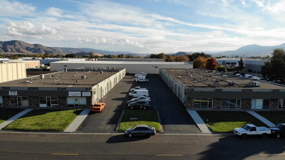 More Photos Of 395 Freeport Blvd, Sparks Showroom For Lease