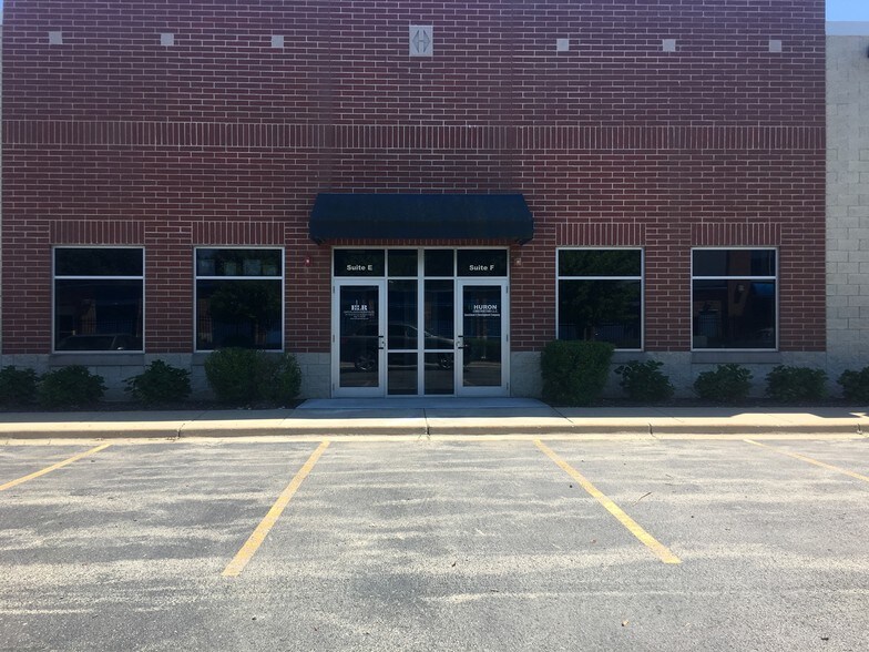 More Photos Of 941 S McLean Blvd, Elgin Warehouse For Lease