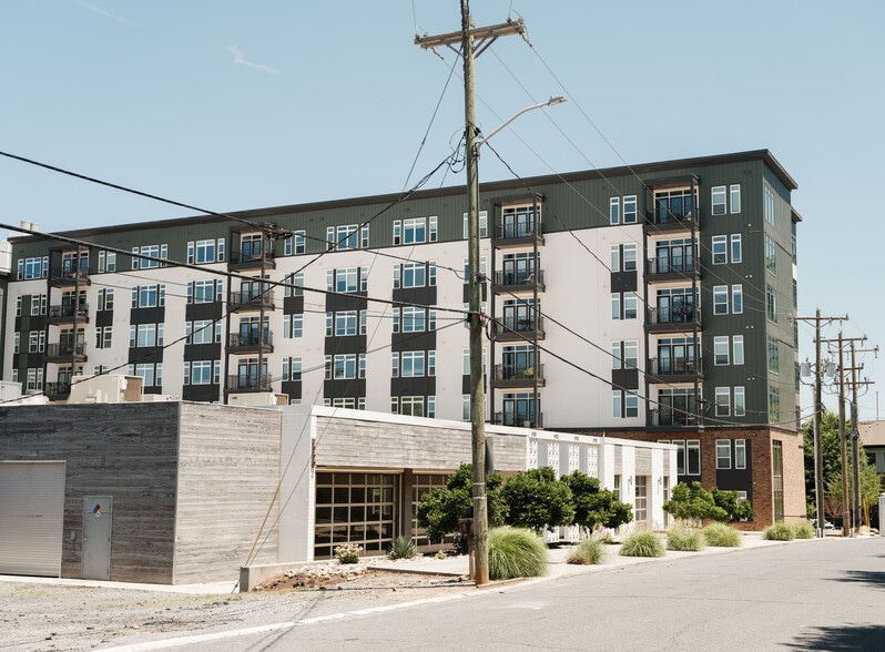 More Photos Of 2400-2406 Dunavant St, Charlotte Unknown For Lease
