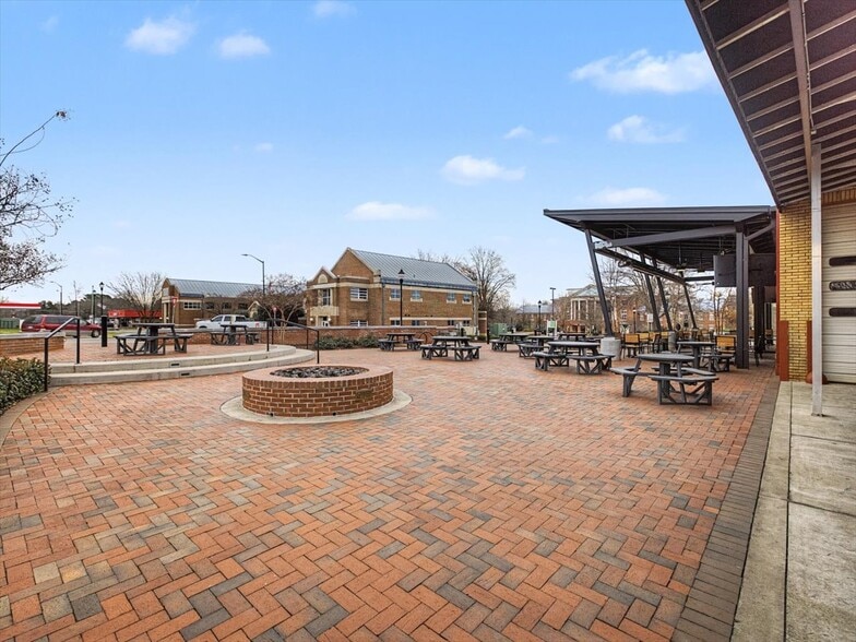 More Photos Of 39 West St, Pittsboro Restaurant For Lease