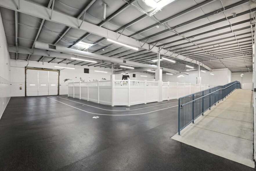 More Photos Of 1508 Moran Rd, Sterling Flex For Sale