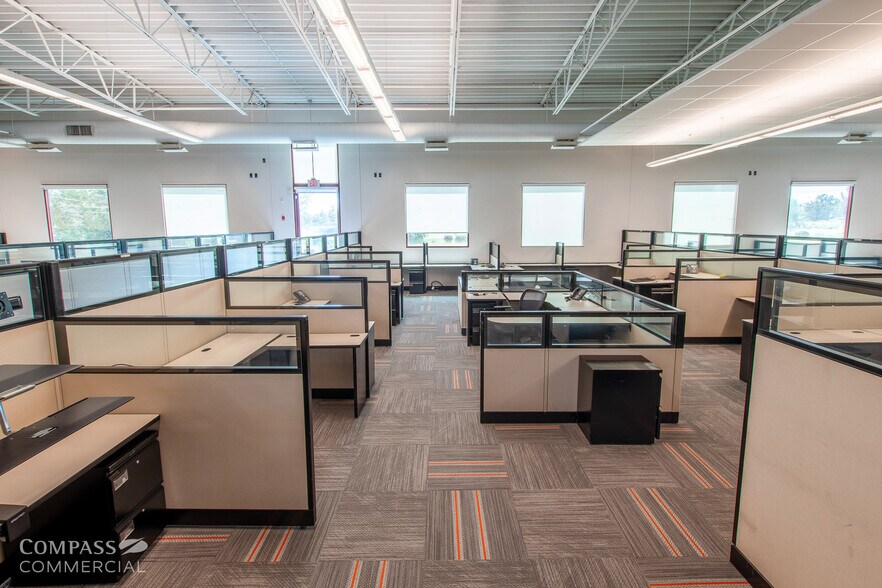 More Photos Of 2999 SW 6th St, Redmond Office For Lease