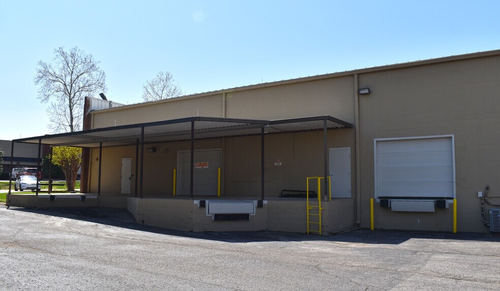 More Photos Of 820 Fesslers Pky, Nashville Light Distribution For Lease